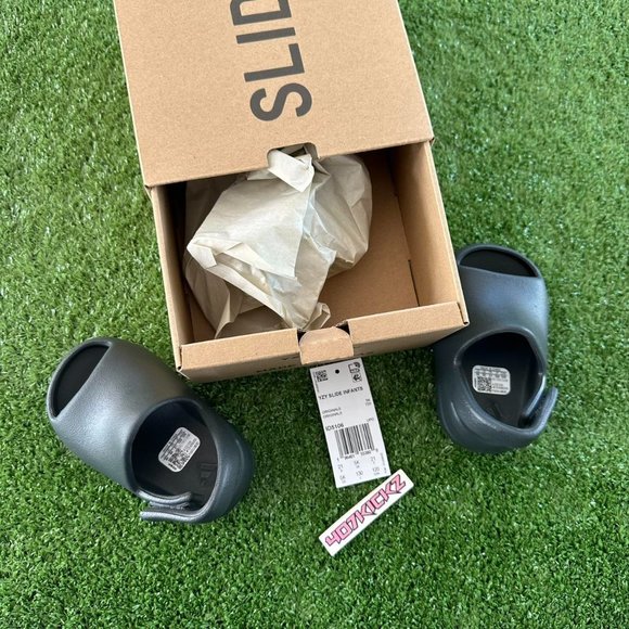 2024 Yeezy Slides 'Dark Onyx' 👟 - Picture 7 of 7